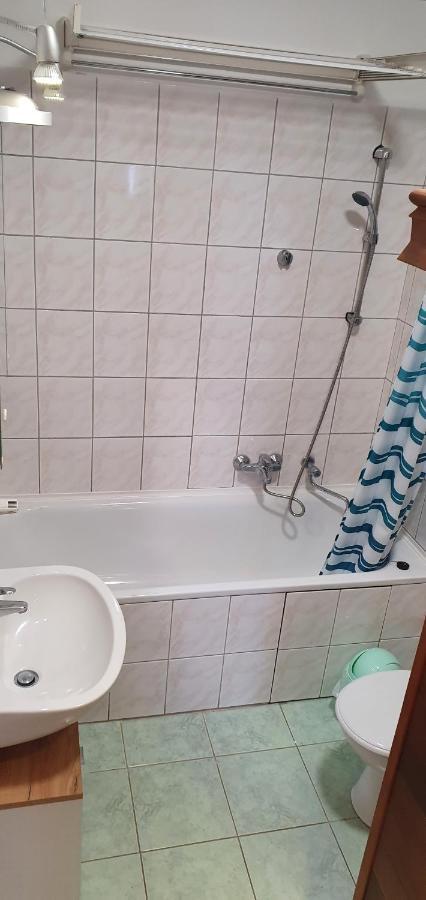 Venusz Apartman Cserkeszőlő Exterior foto